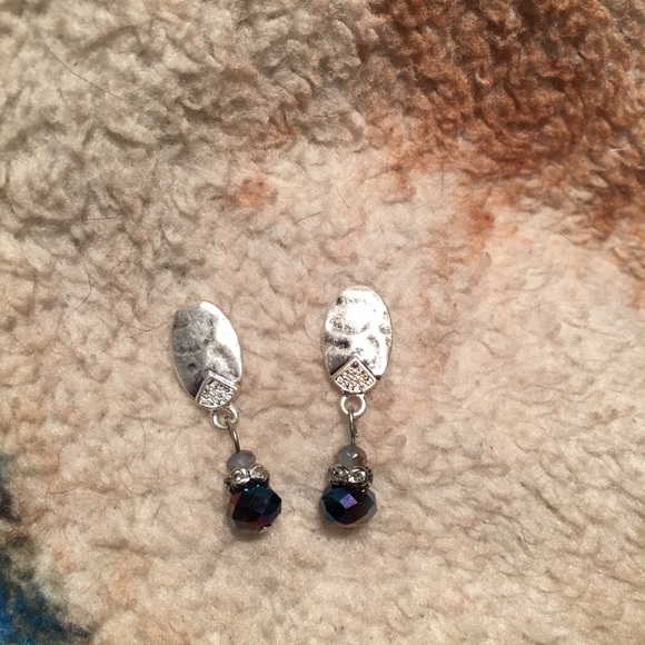 Beauty in Blue crystal earrings NWT - Picture 2 of 7